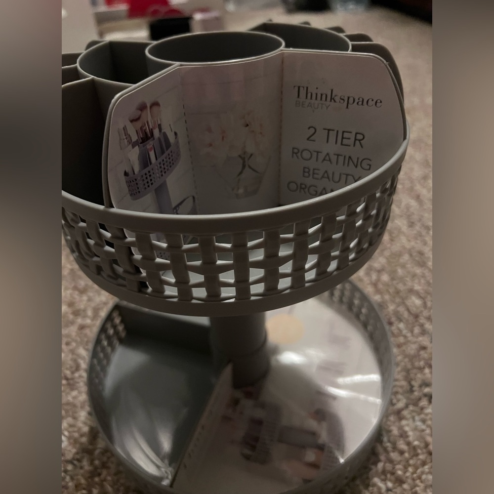 New .. 2 tier makeup carasol